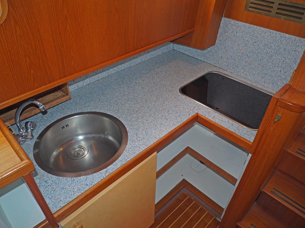 Aft cabin, Accommodation